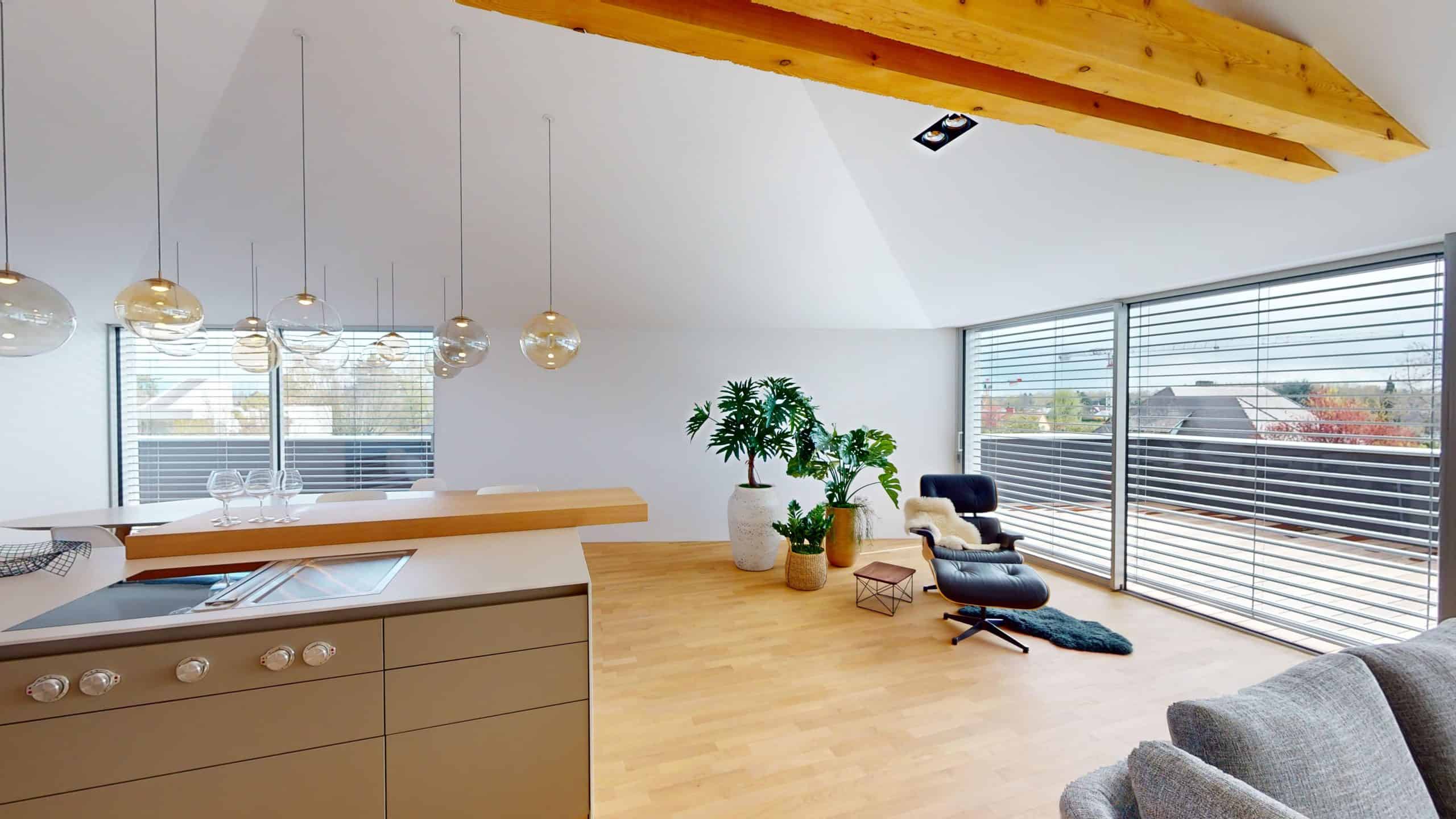 Vue panoramique depuis un salon moderne avec grandes fenêtres à Colmar.