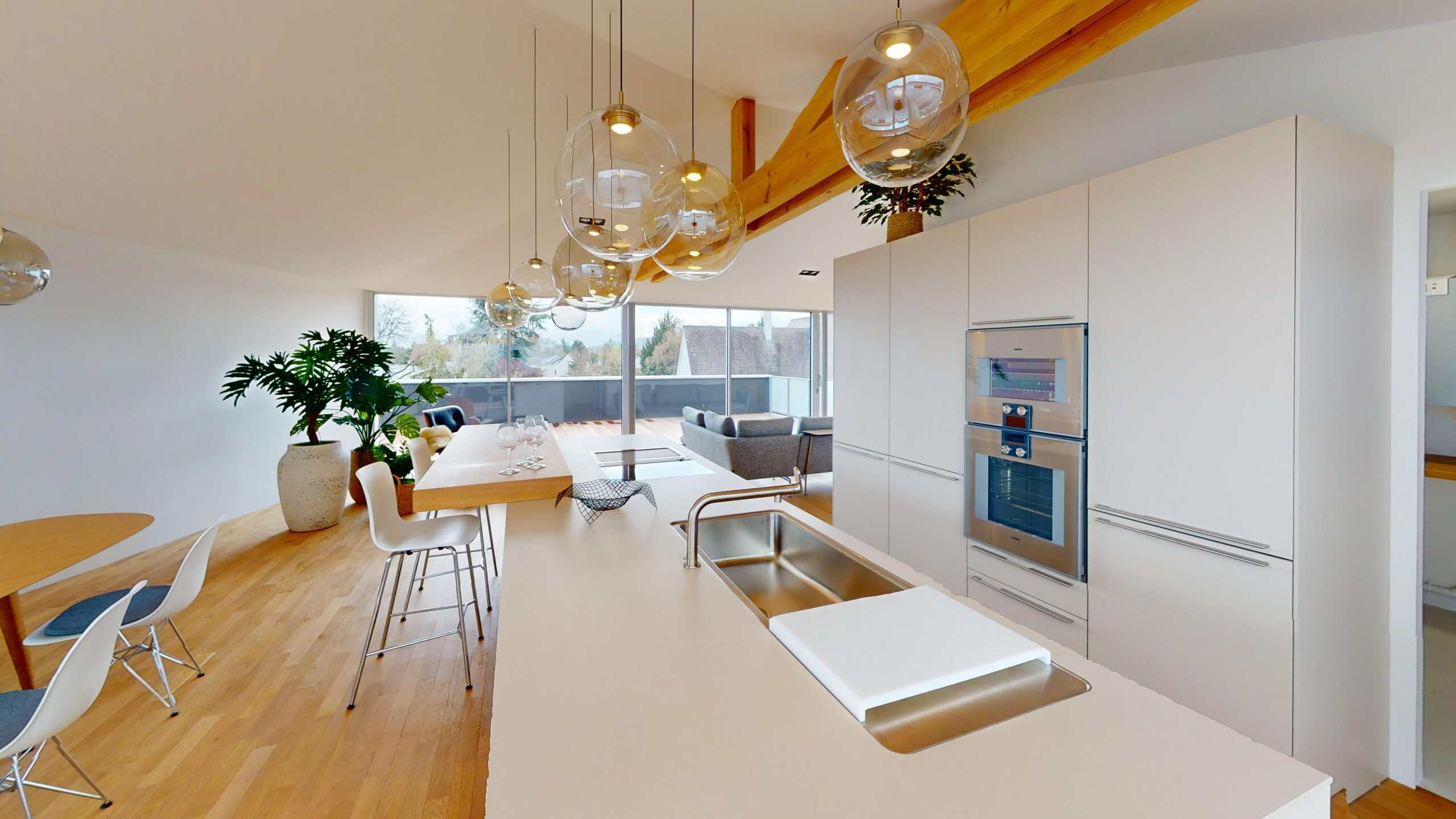 Cuisine contemporaine équipée avec îlot central et électroménagers intégrés.