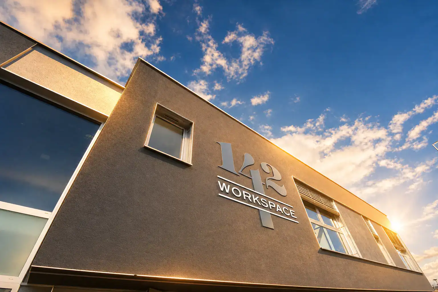 Façade d'un espace de coworking moderne avec logo H2 Workspace en extérieur.