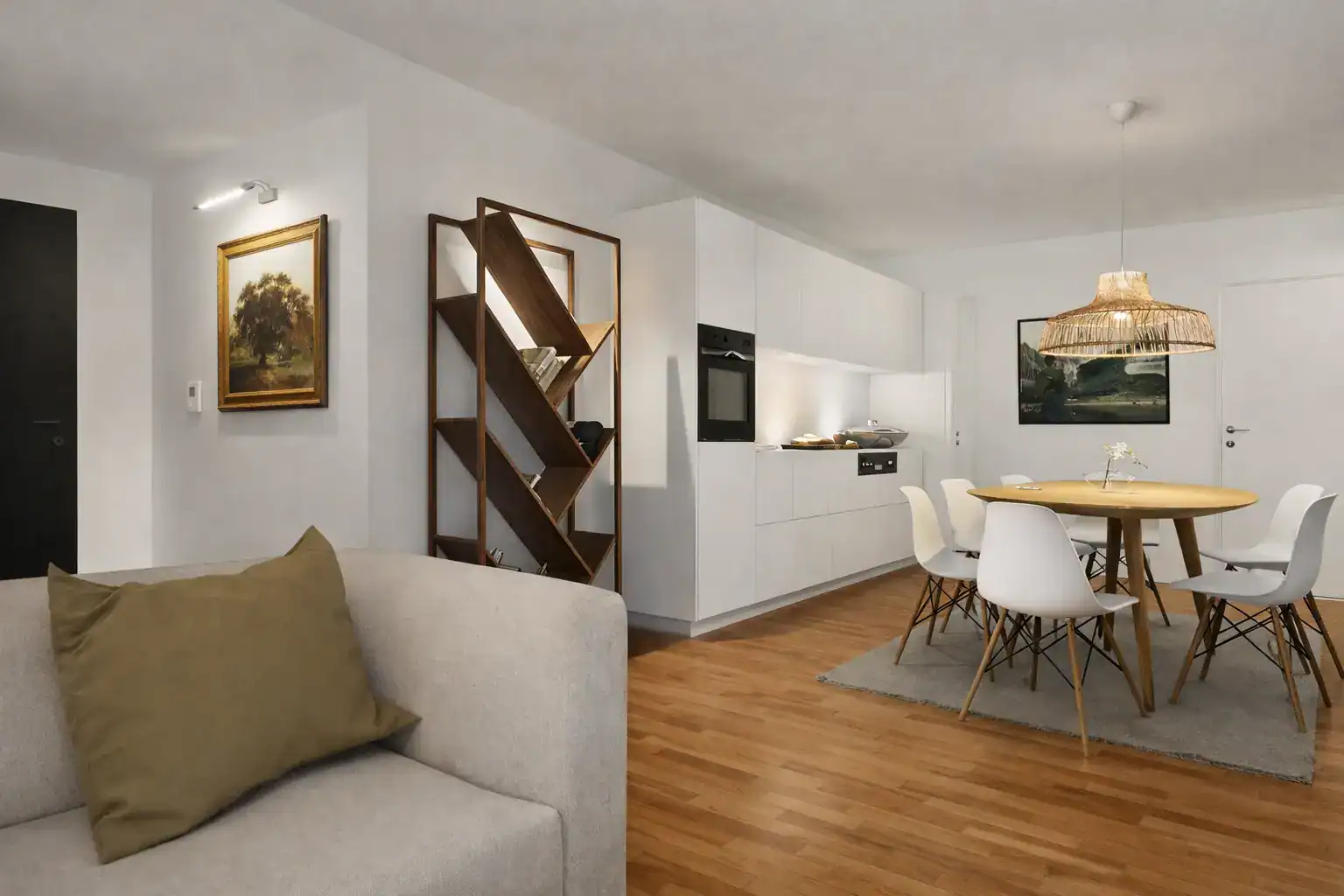 Intérieur moderne d'un appartement neuf avec cuisine ouverte et salle à manger élégante.